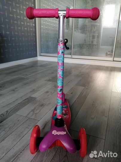 Самокат трехколесный для девочки