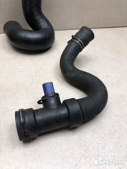 Патрубок системы охлаждения Volkswagen Passat B5