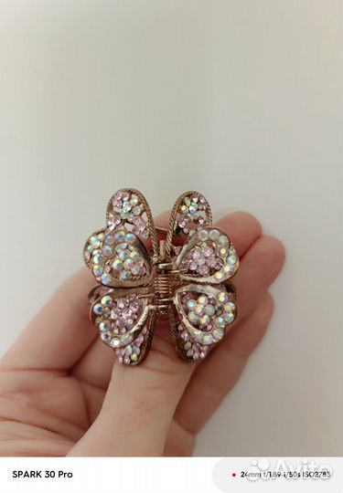 Заколка для волос со стразами