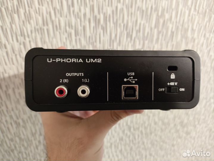 Звуковая карта behringer u phoria um2