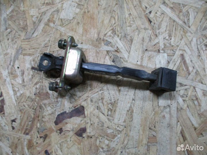 Ограничитель двери Митсубиси Лансер Седия