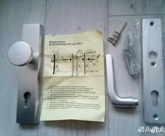 Дверной замок и ручки разные