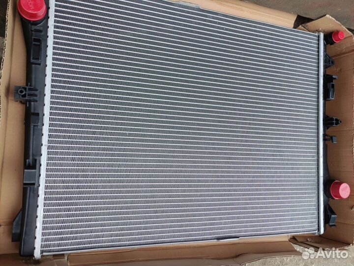 Радиатор охлаждения двигателя Mercedes W213