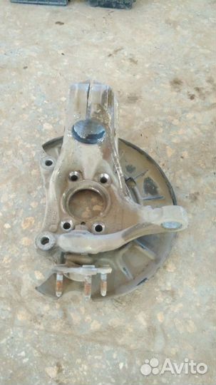 Кулак поворотный передний правый VW Passat B6