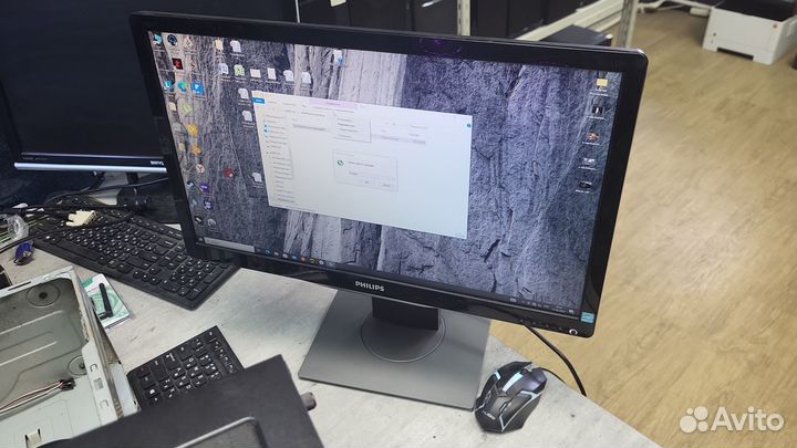 Монитор Philips Full HD 22