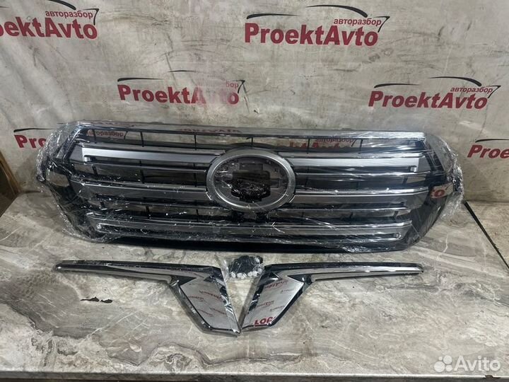Решетка радиатора Toyota Land Cruiser 200 2015