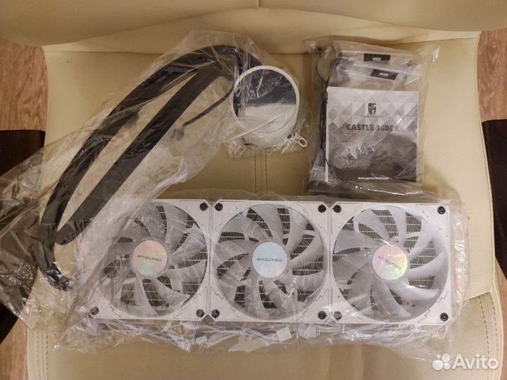 GamerStorm Castle 360EX White argb + Aigo fan argb
