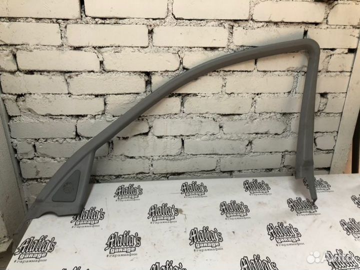 Накладка двери передняя правая Mercedes-Benz