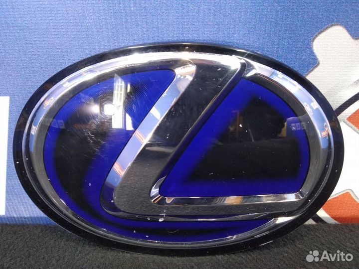 Эмблема в Lexus GS 4 2012