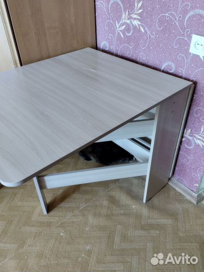 Стол книжка