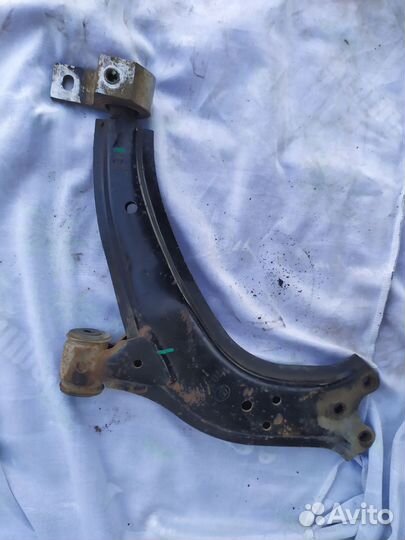 Рычаг передний подвески правый на Лифан бриз