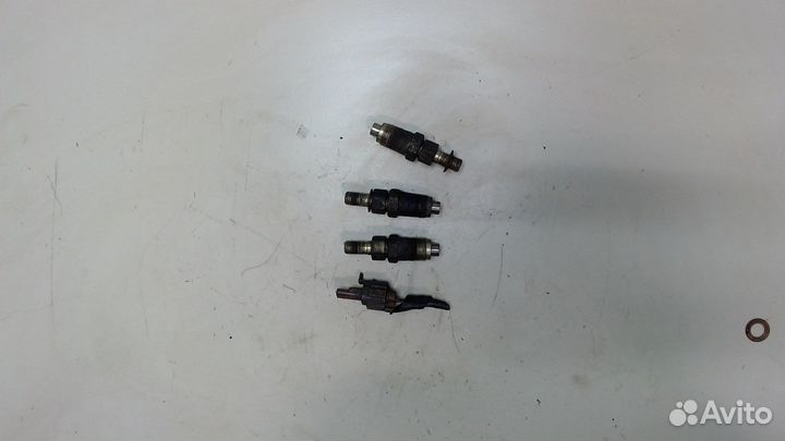 Форсунка топливная Ford Maverick, 1996