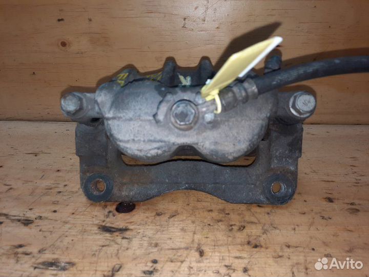 Суппорт передний правый Mitsubishi Galant EA3W