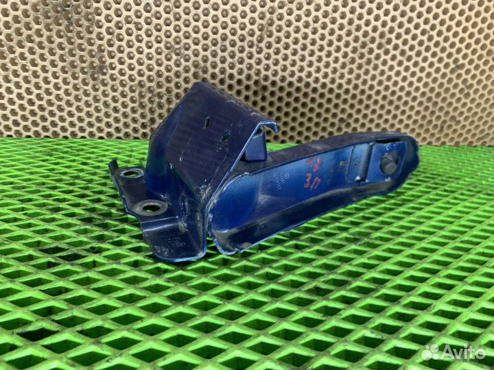 Кронштейн замка сидения з. п. Volkswagen Passat b3