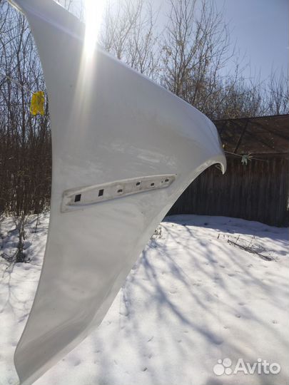 Крыло автомобиля