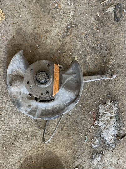 Поворотный кулак w210 передний