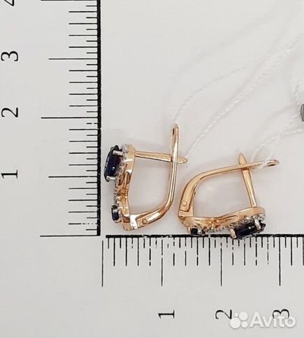 Золотые серьги с камнем