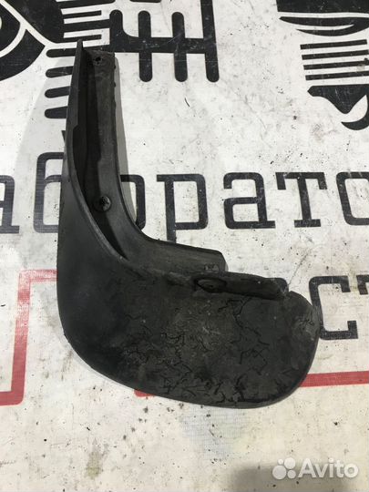 Брызговик задний левый Hyundai Santa Fe II рестайлинг (2010—2012)