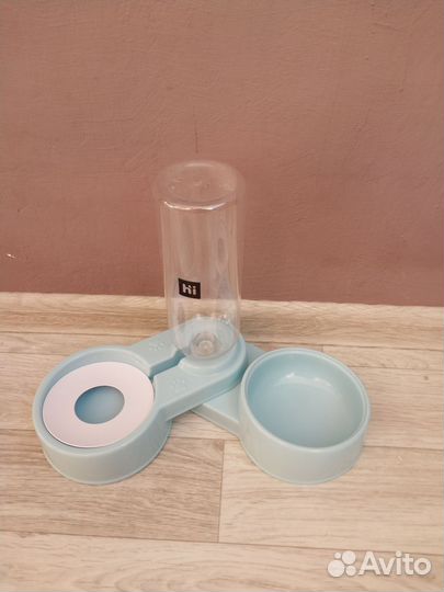 Игрушки и кормушка для кошек