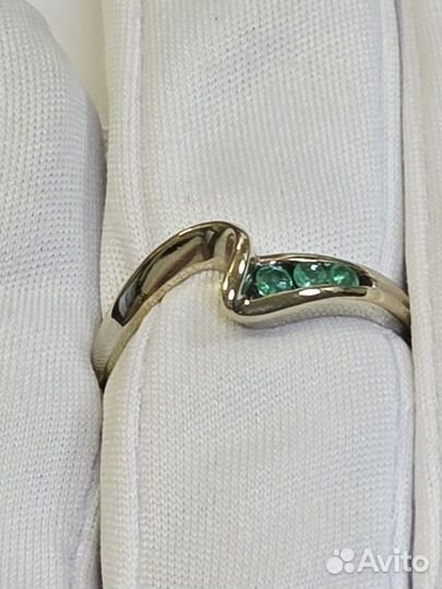 Золотое кольцо с камнем 17р