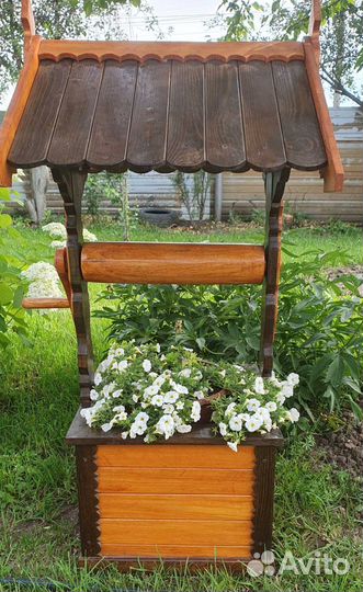 Колодец декоративный под цветы для сада