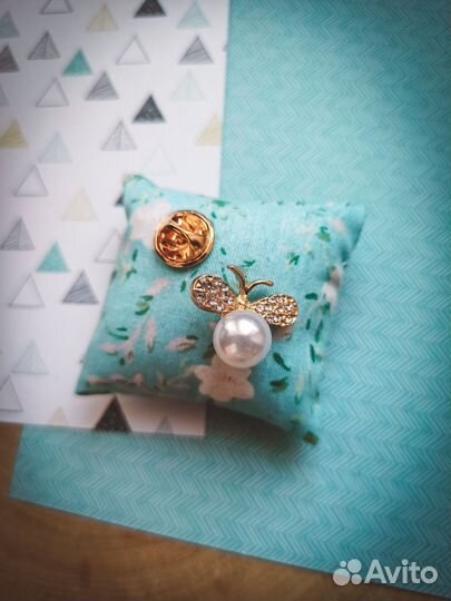 Брошь пчела