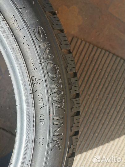 Triangle Snowlink TWT02 235/45 R18 98R