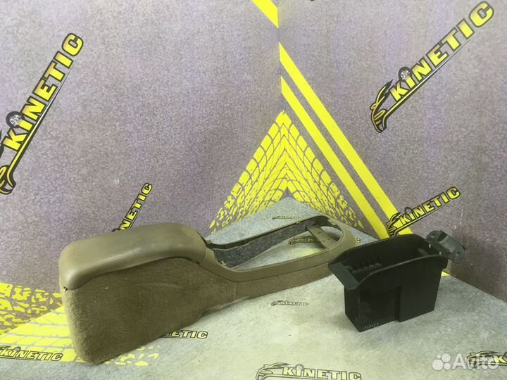 Консоль центральная Подлокотник Шевроле Блейзер 97