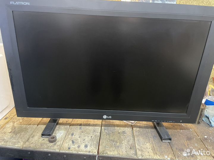 Монитор LG 32 дюйма