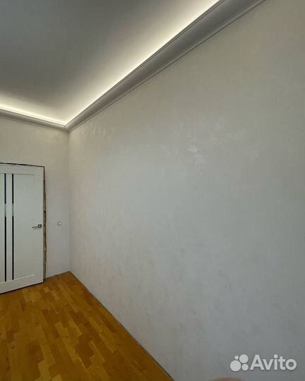 Поклейка обоев, покраска стен, шпаклевка