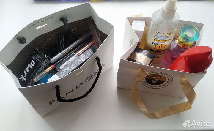 Косметика и фирменные пакеты