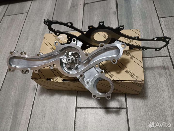 Насос водяной помпа Toyota