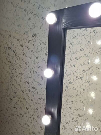 Зеркало Гримерное на Платформе с Колесами