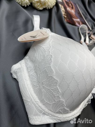 Бюстгальтер 90Е Florale by Triumph