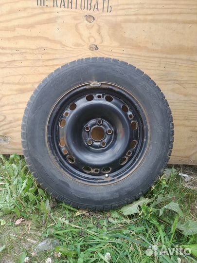 Стальные диски r15 с резиной и колпаками