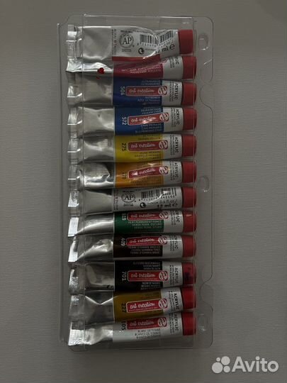 Набор красок и кисточек