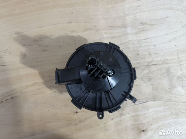 Мотор отопителя Opel Zafira B