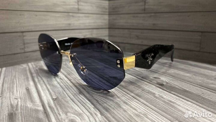 Солнцезащитные очки Prada