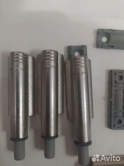 Доводчик дверной Blum