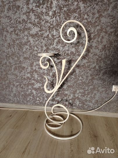 Кованная подставка для цветов