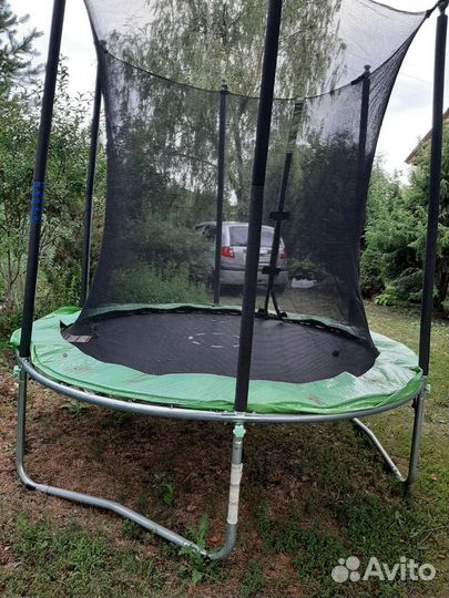 Батут с защитной сеткой