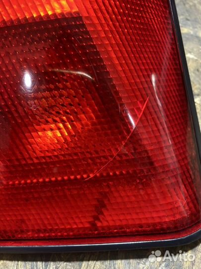 Задний левый фонарь внутр mitsubishi carisma