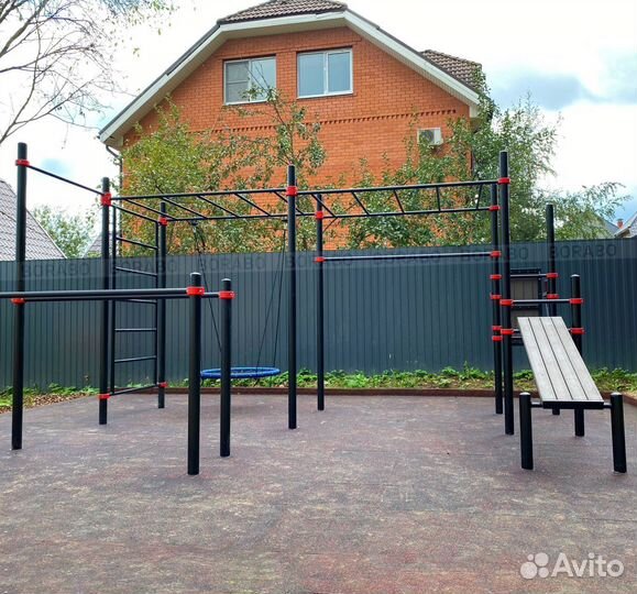 Спортивный уличный воркаут комплекс