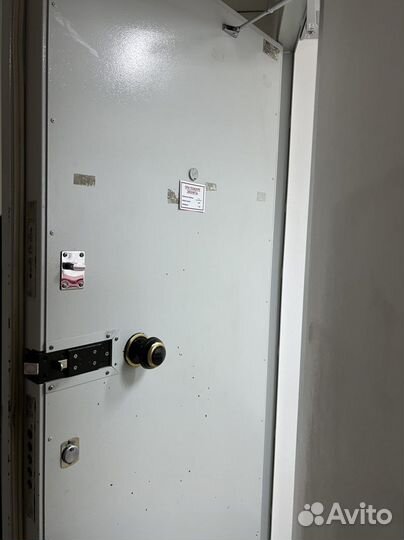 Дверь металлическая сейфовая