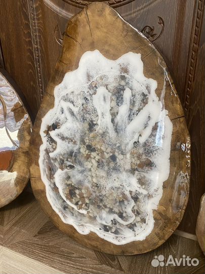 Столешница - эпоксидная смола в массиве дерева