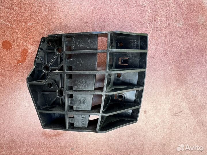 Кронштейн переднего бампера Ниссан Икстрейл Т31