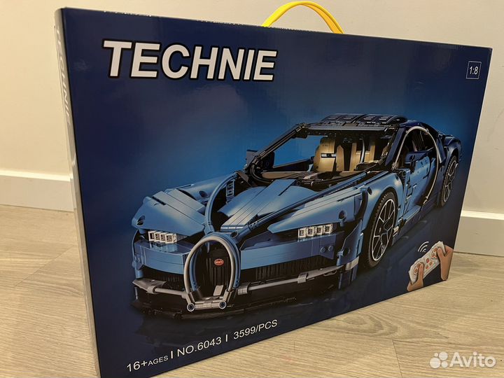 Конструктор Bugatti Chiron Lego на пульте,42083