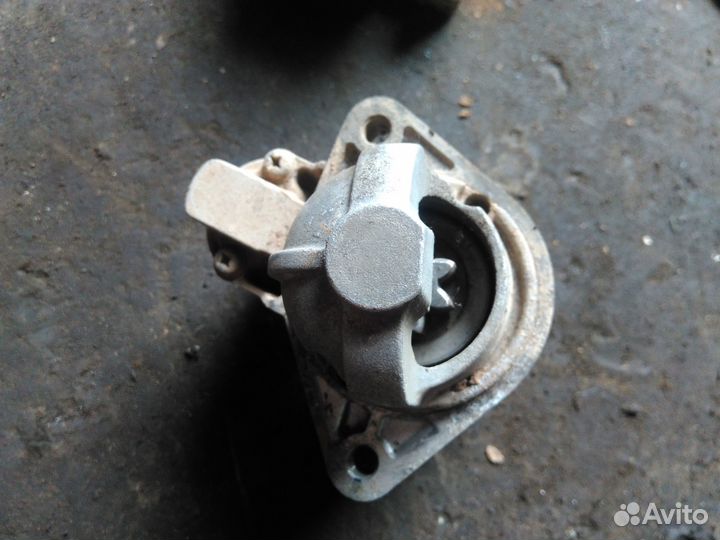 Стартер лиана liana 1.6 МКПП M000T86581