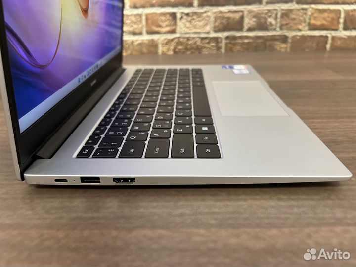 Мощный Ультрабук Huawei i5 11-gen IPS SSD