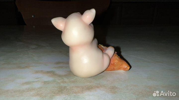 Декоративная статуэтка «Свинья с мешком монет»